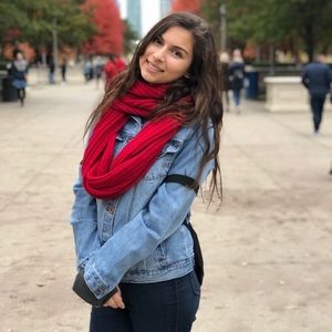 Meet your Posher, Dina